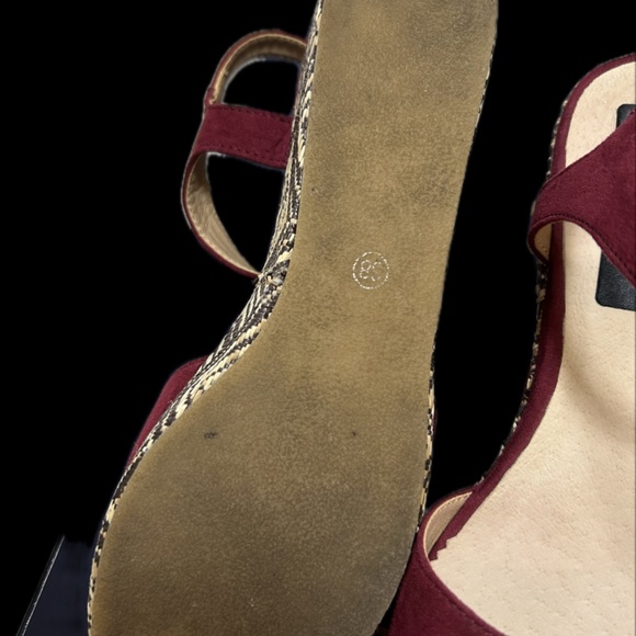 Burgundy Low Wedge Sandals – EU 38 - Picture 5 of 10